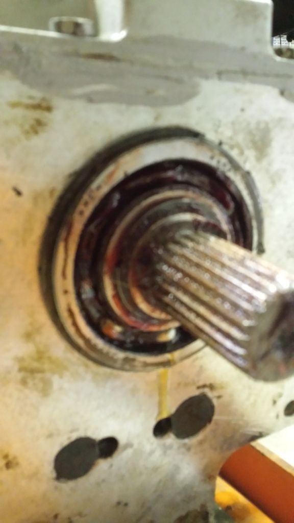 T176 Rear Bearing Seal Leak?? Jeep Enthusiast Forums